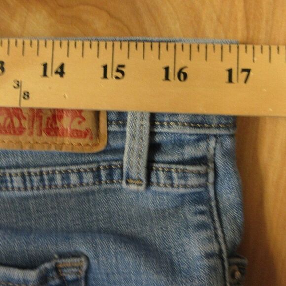 LEVI'S Classic Bermuda Denim Jean SHORTS Womens Size 32 Capri Skimmer Light Wash - Picture 12 of 13